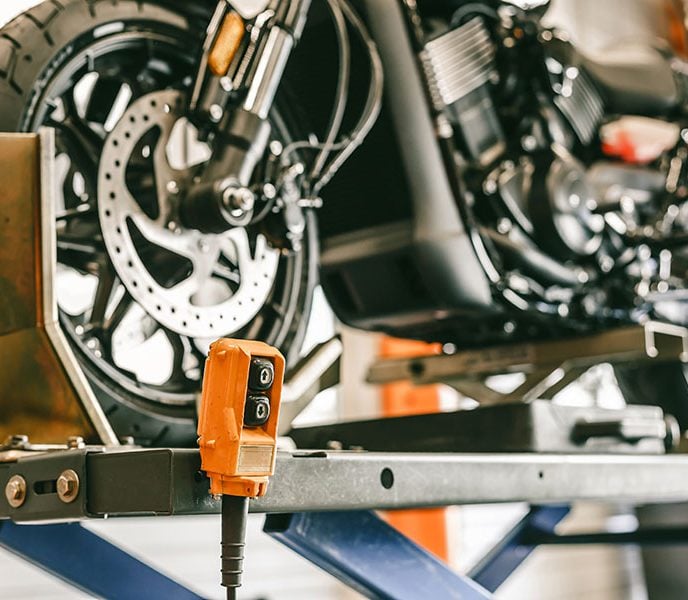 3 Benefits of Using a Hydraulic Motorcycle Lift