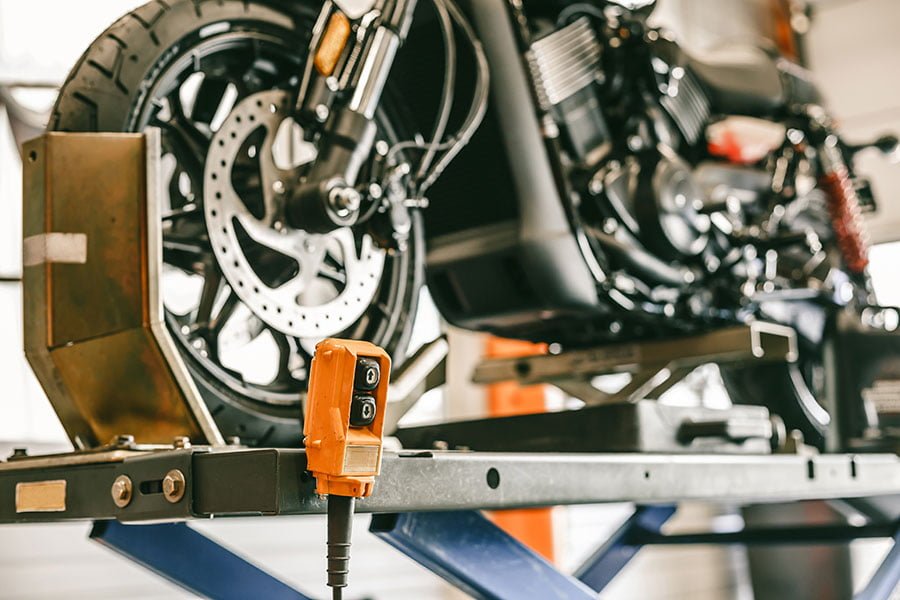 3 Benefits of Using a Hydraulic Motorcycle Lift