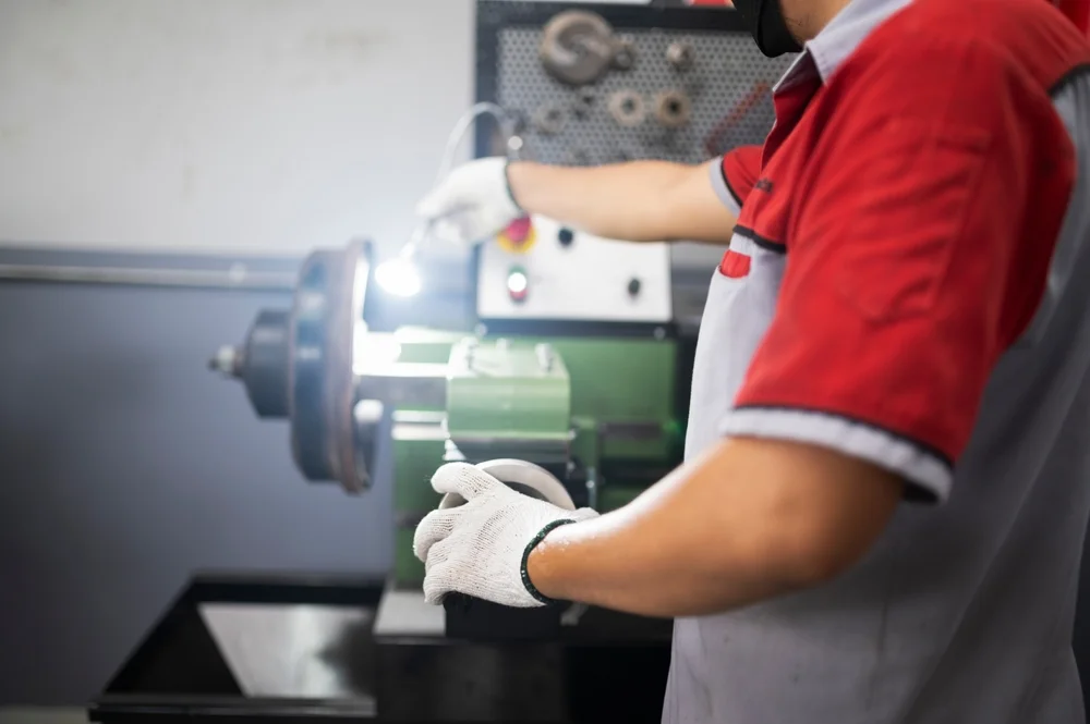 Man using a brake lathe